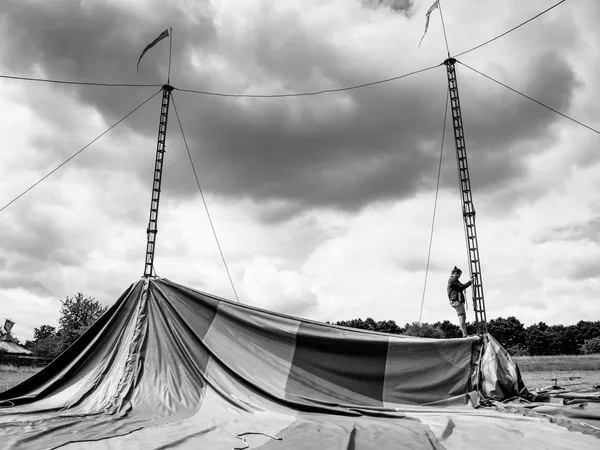 Circus Allegro, Zeltaufbau, Training und Manege, Bild 1 von 6