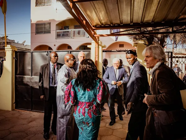 Reportage in Gambia, Auslandsreise des Bundespräsidenten, Bild 1 von 3