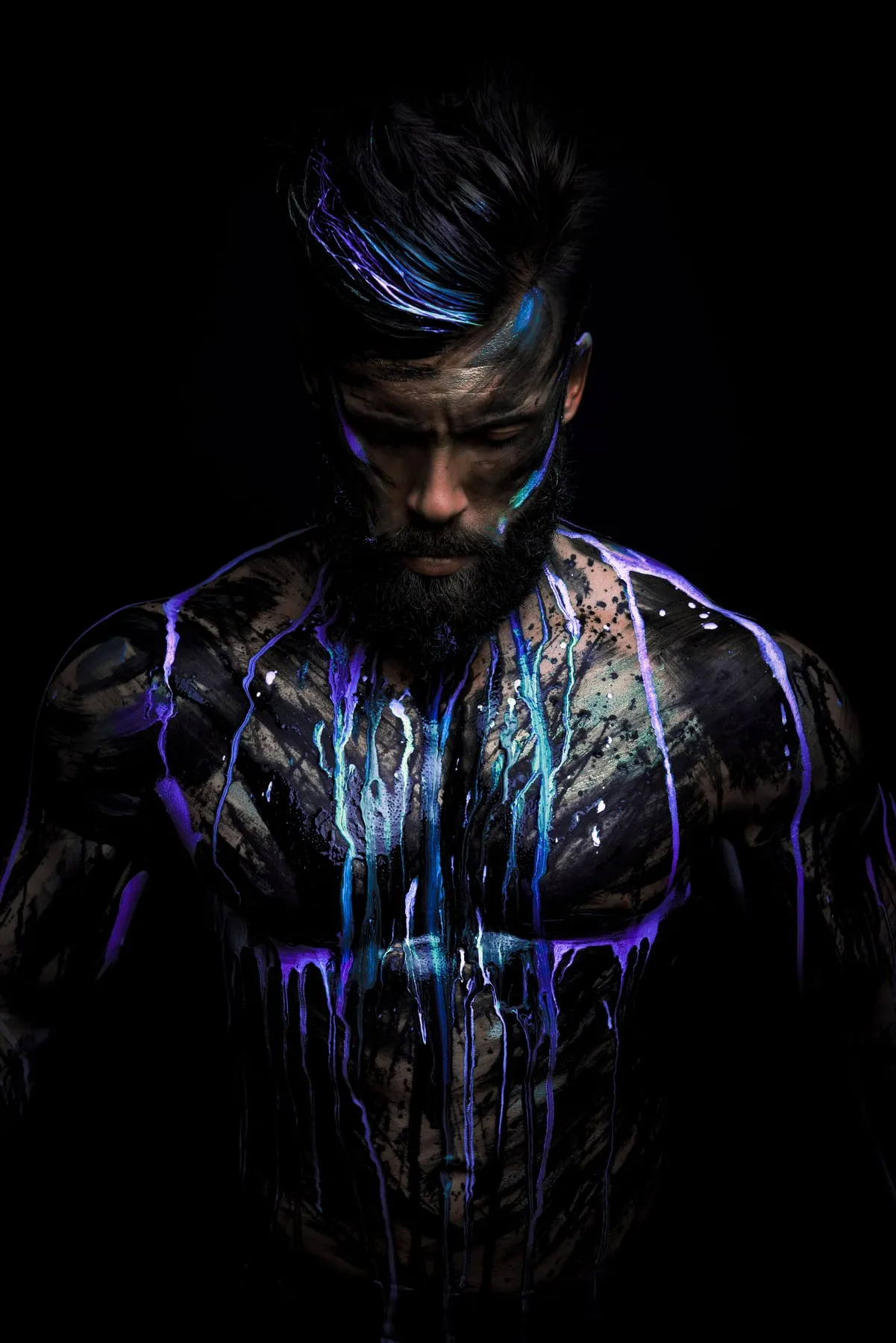 Bodypainting in warmen Tönen