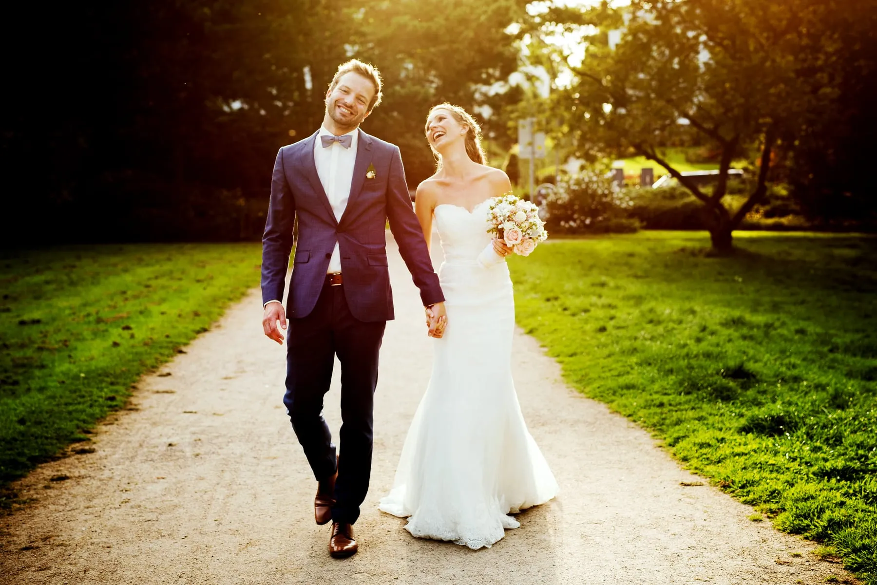 Hochzeit, Paar in der Natur