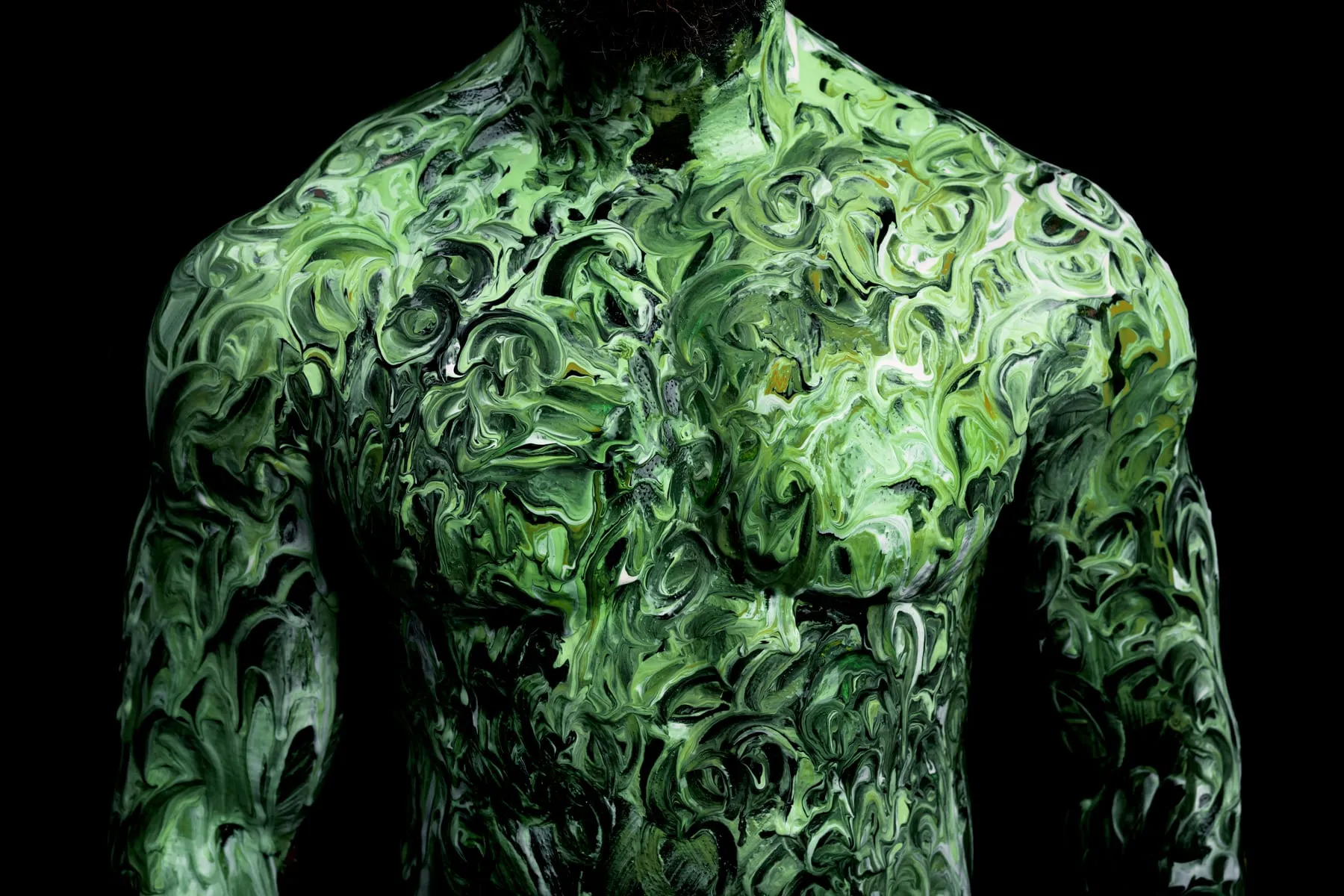 Bodypainting „Zyklon" von Laura Hartung